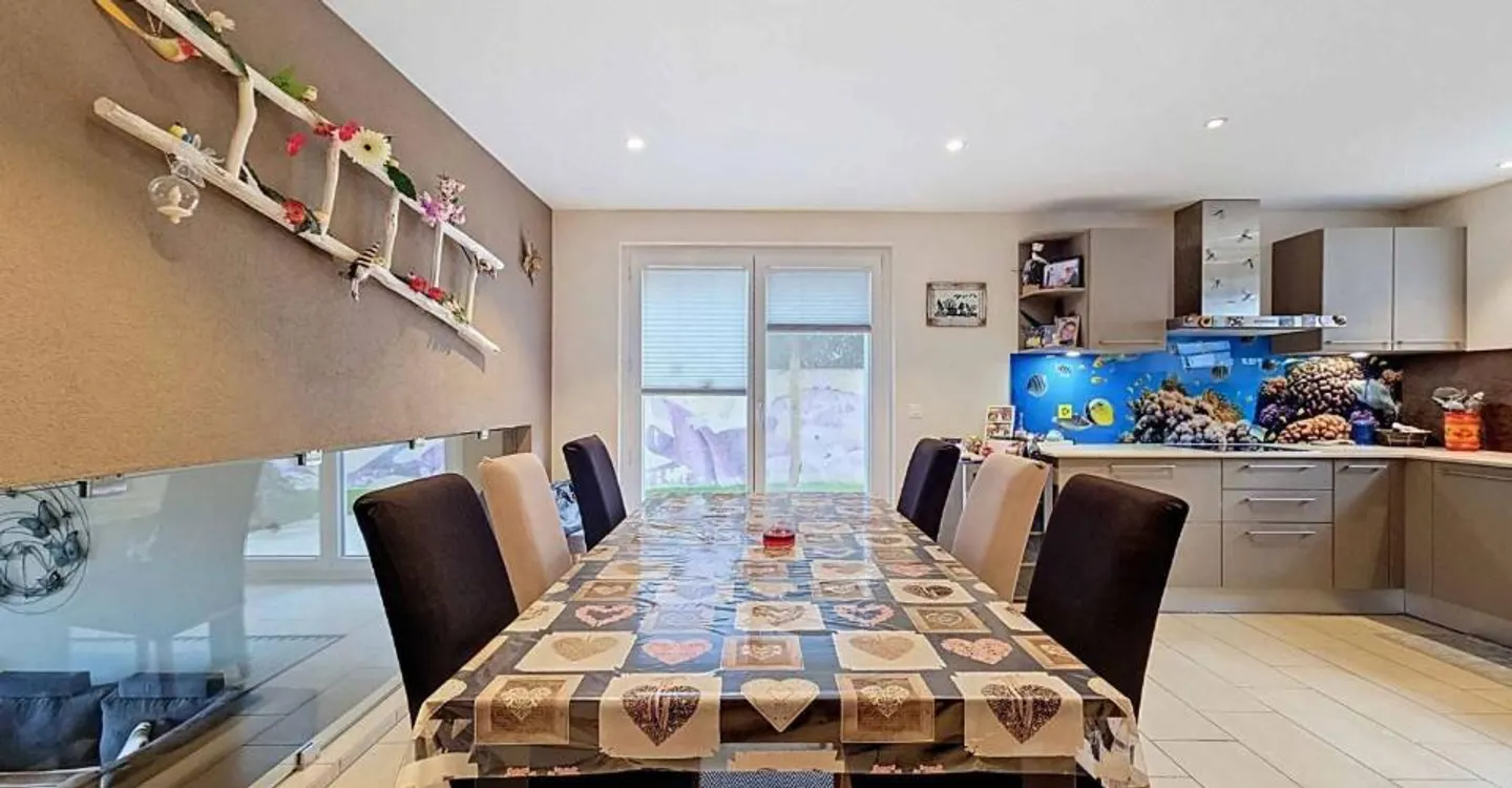 Charming 4.5-room villa in the heart of a green setting - Photo 5 of 13