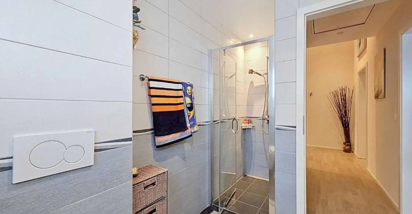Charming 4.5-room villa in the heart of a green setting - Photo 8 of 13