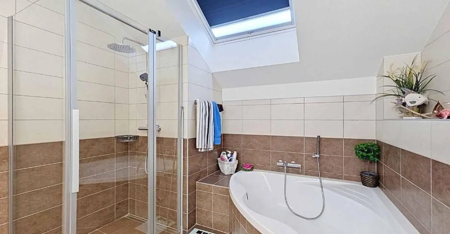 Charming 4.5-room villa in the heart of a green setting - Photo 9 of 13