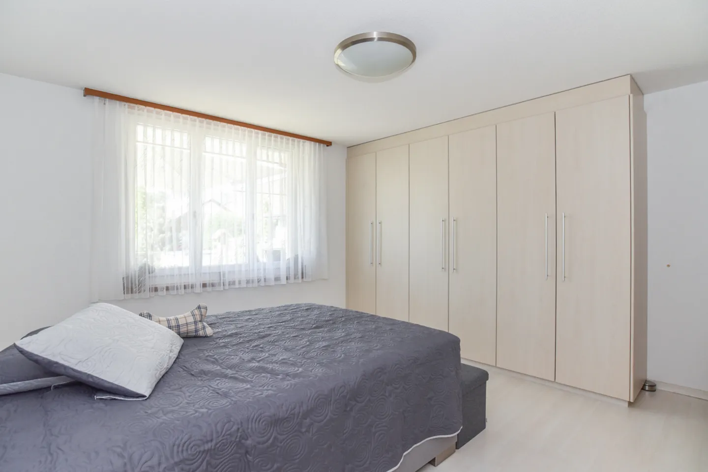 Casa unifamiliare indipendente e pronta per essere abitata con grande giardino in una buona posizione - Foto 7 di 17