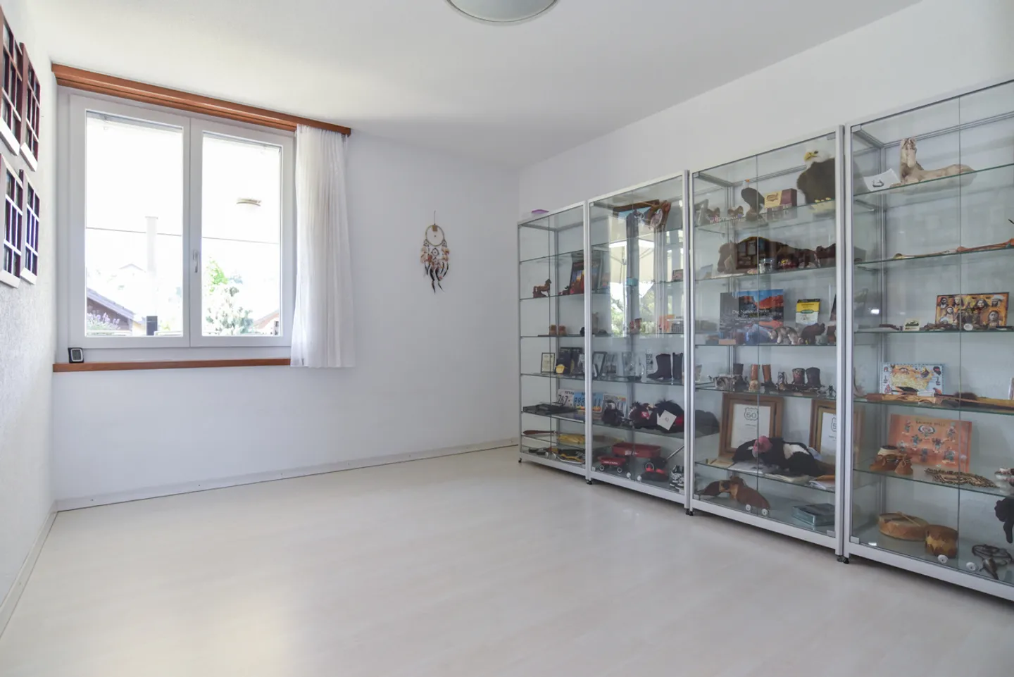 Casa unifamiliare indipendente e pronta per essere abitata con grande giardino in una buona posizione - Foto 8 di 17