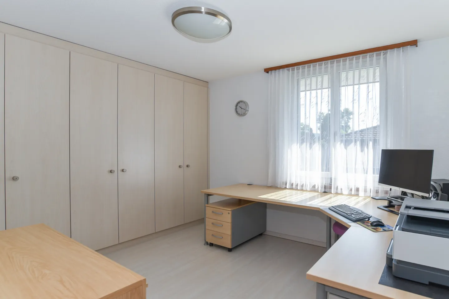 Casa unifamiliare indipendente e pronta per essere abitata con grande giardino in una buona posizione - Foto 9 di 17