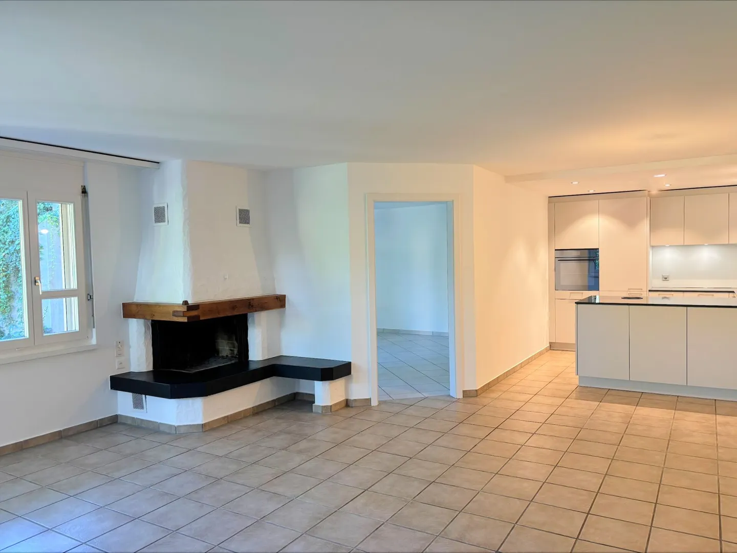Ampia casa unifamiliare di 5,5 stanze con appartamento di 2,5 stanze, enorme garage e giardino soleggiato - Foto 19 di 31