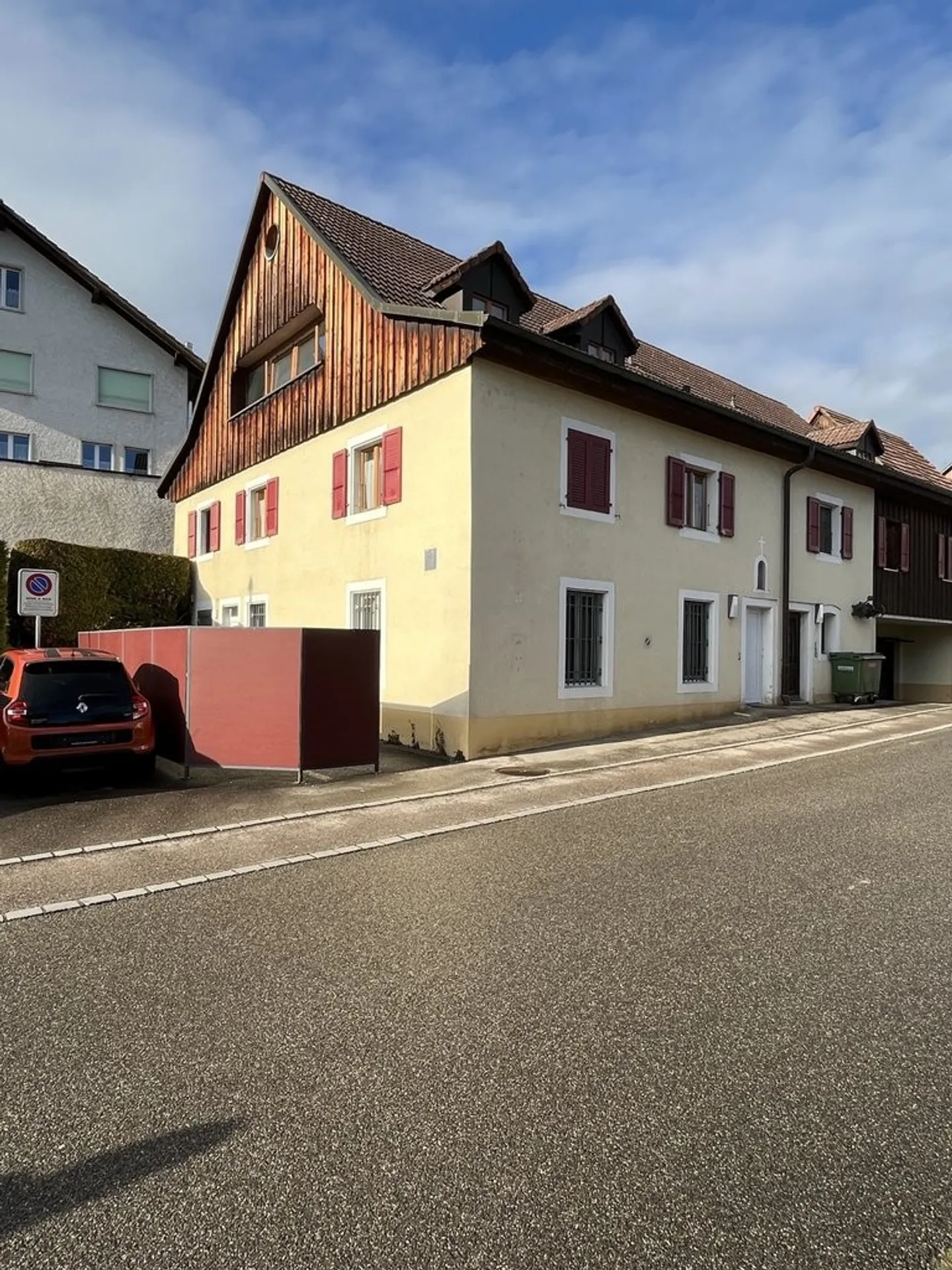 Large 6.5-room apartment for rent in Courtedoux! First net rent offered! - Photo 1 of 8