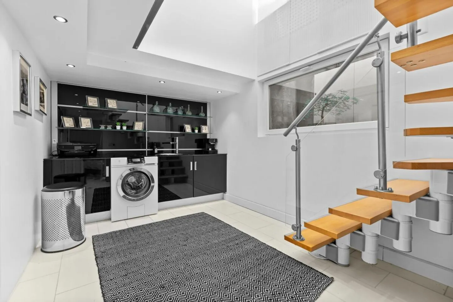 Prächtige 5,5-Zimmer-Wohnung mit Garten und privatem Pool. - Foto 20 von 21