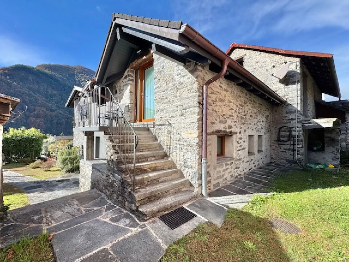 FOR SALE IN THE CENTER OF GORDEVIO - Charming, completely renovated Rustico - Photo 1 of 21