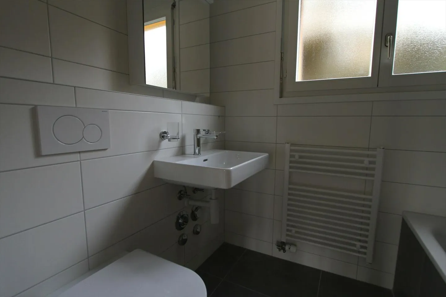 Wohnung mit 2.5 Zimmern renoviert mit Terrasse - Foto 4 von 5