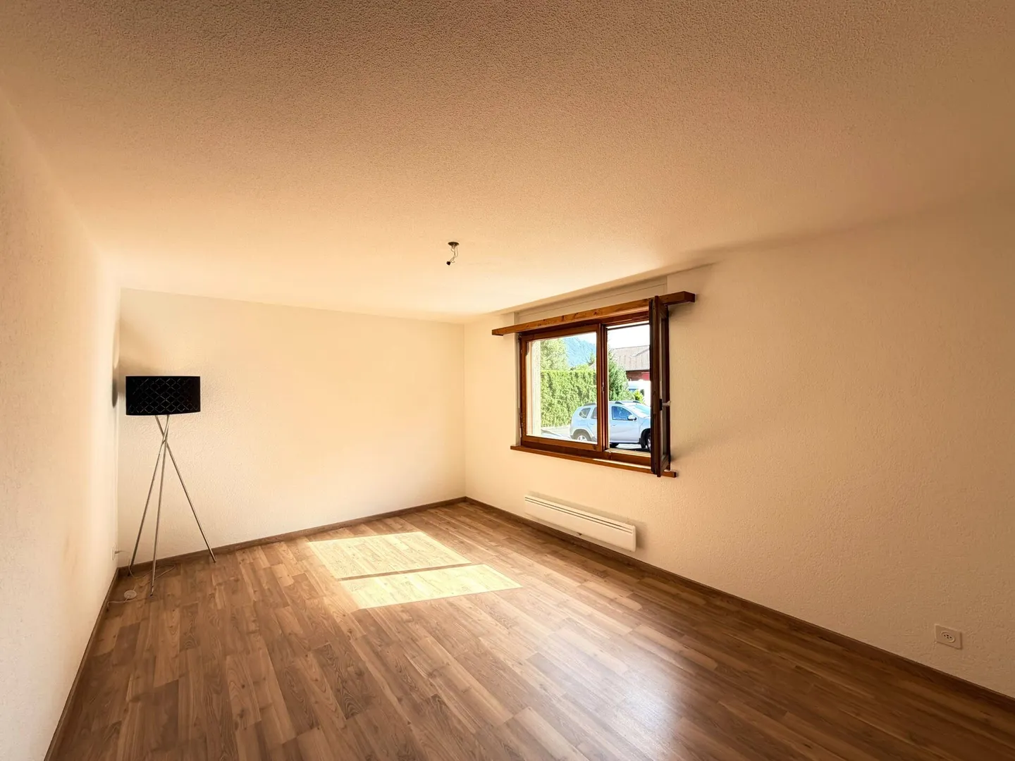 Appartamento solido di 3,5 stanze con bella terrazza e EHP a Interlaken - Foto 7 di 19