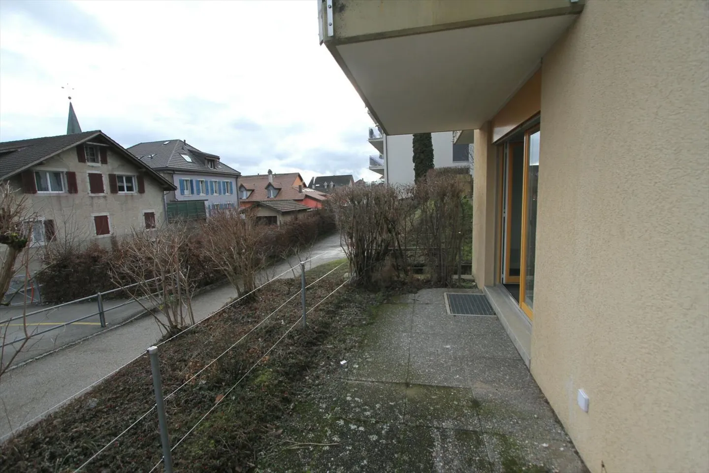 Wohnung mit 2.5 Zimmern renoviert mit Terrasse - Foto 5 von 5