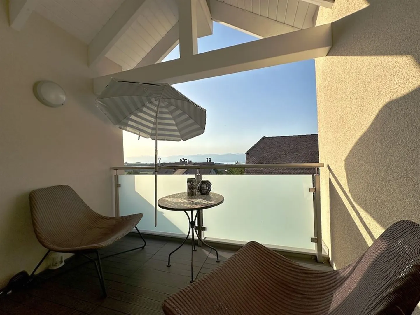 Vue sur le lac et les Alpes avec grande terrasse - Photo 1 of 13