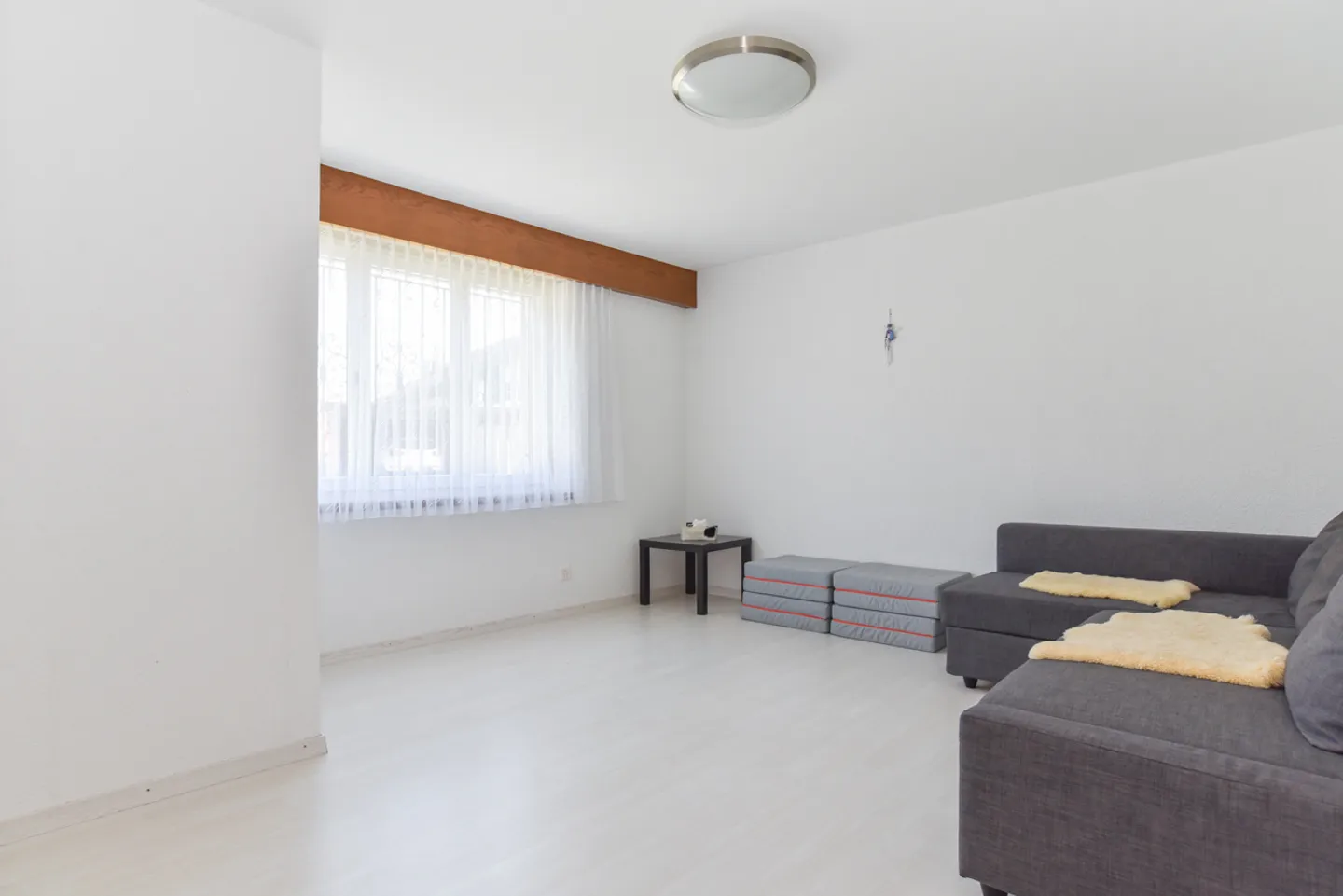 Casa unifamiliare indipendente e pronta per essere abitata con grande giardino in una buona posizione - Foto 12 di 17