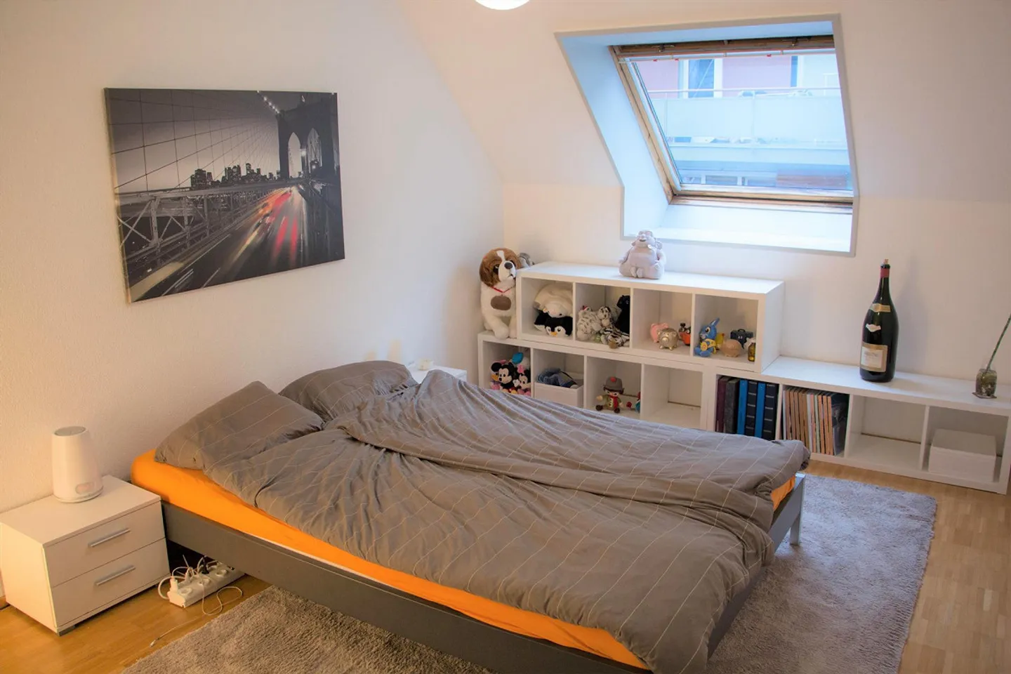 Ampio appartamento di 4 stanze con balcone e molto spazio abitativo - Foto 4 di 8