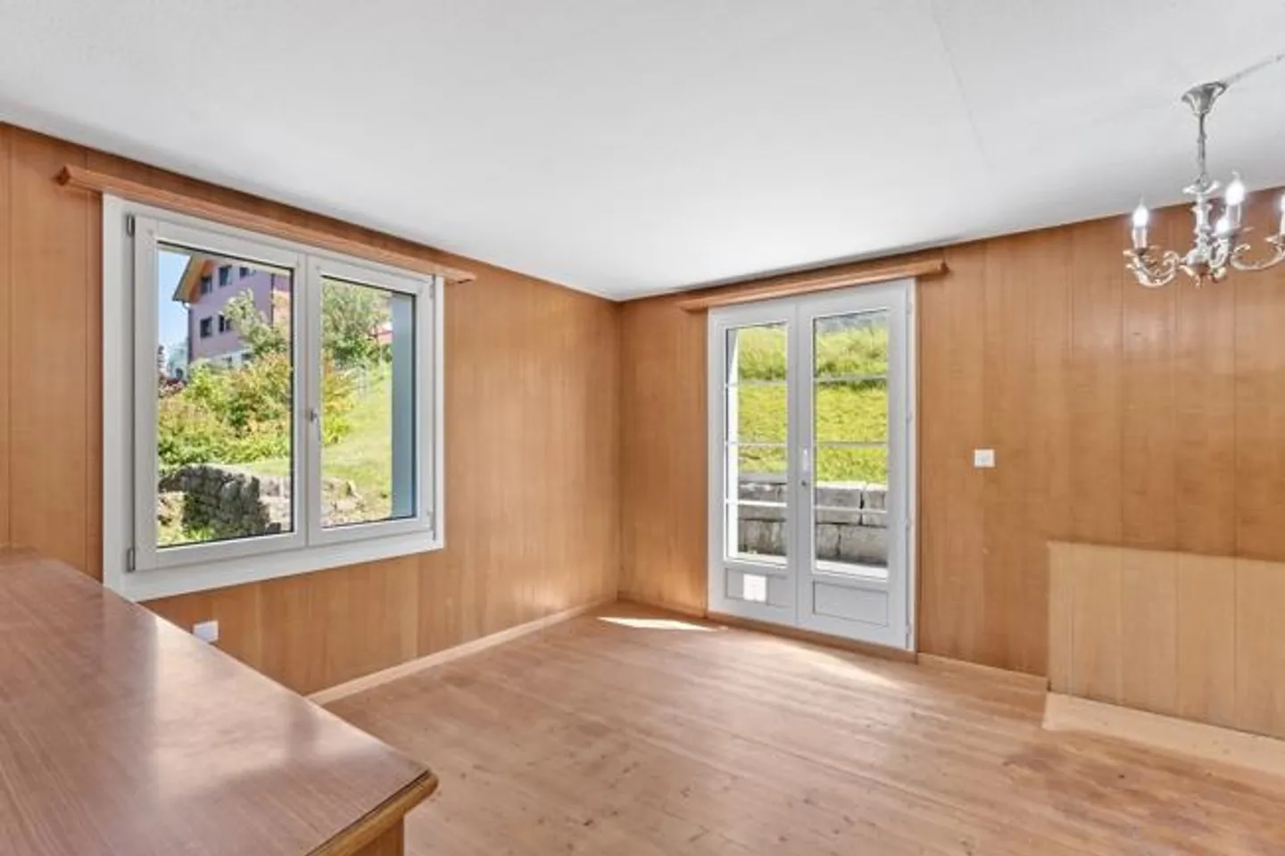Cozy Corner House with Beautiful Garden and Large Hobby Room - Photo 6 of 11
