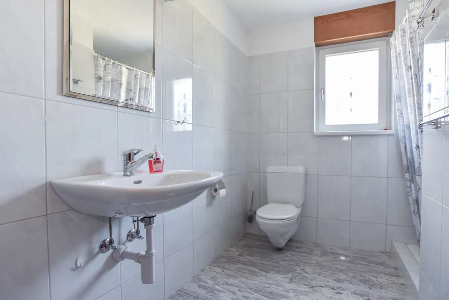 Casa unifamiliare indipendente e pronta per essere abitata con grande giardino in una buona posizione - Foto 13 di 17