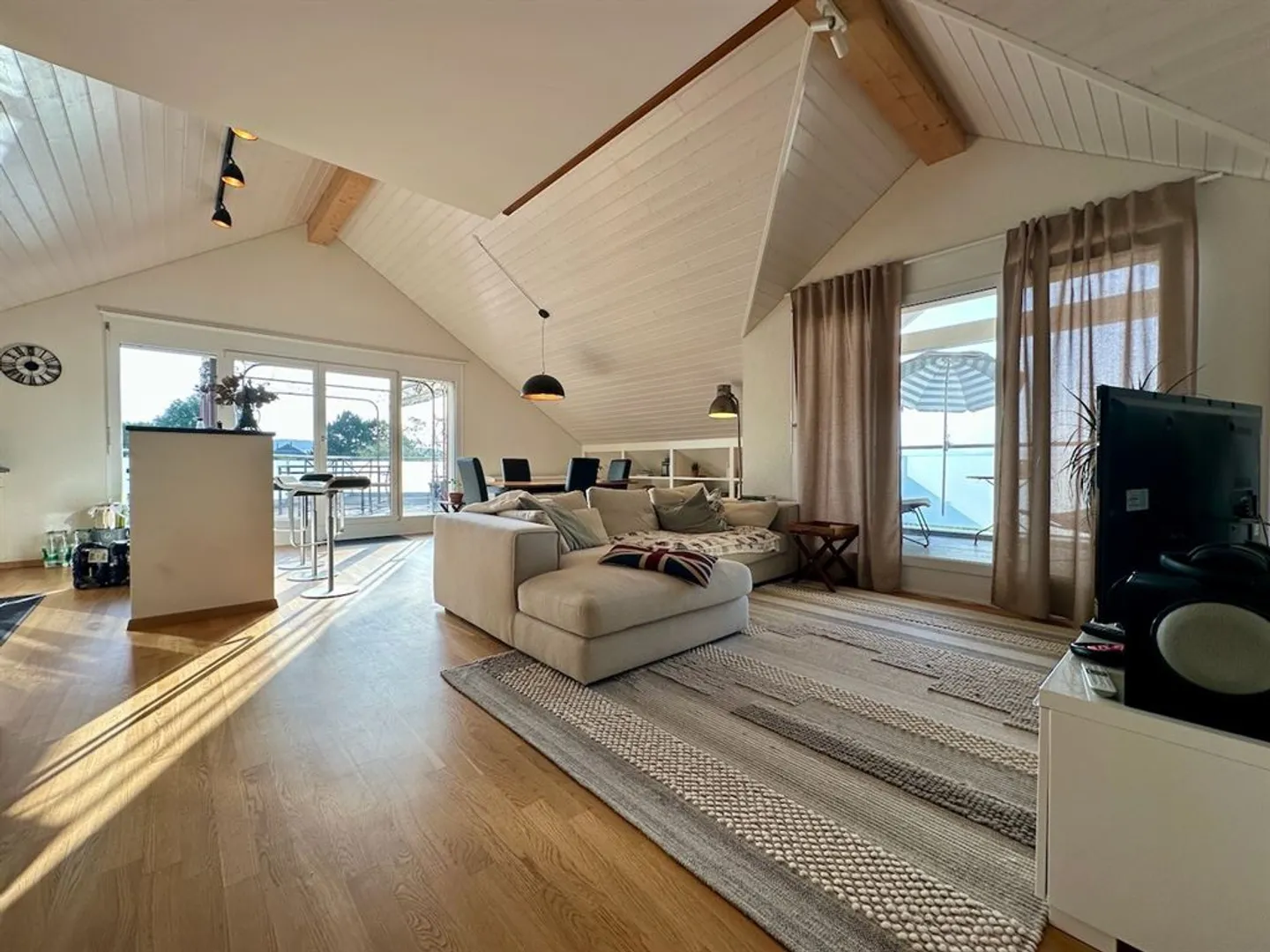 Vue sur le lac et les Alpes avec grande terrasse - Photo 3 of 13