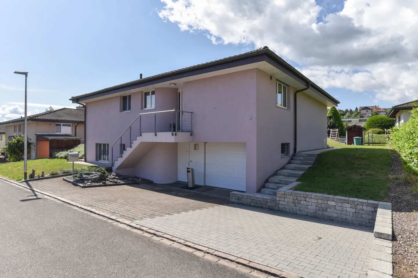 Casa unifamiliare indipendente e pronta per essere abitata con grande giardino in una buona posizione - Foto 14 di 17
