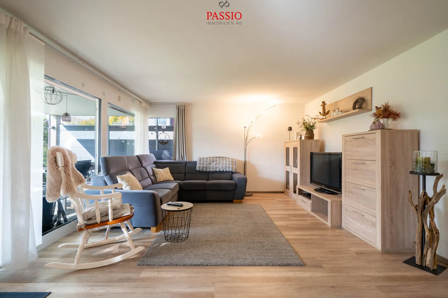 Appartement moderne de 4,5 pièces au rez-de-chaussée avec 2 espaces de détente dans un emplacement de choix - Photo 4 sur 27