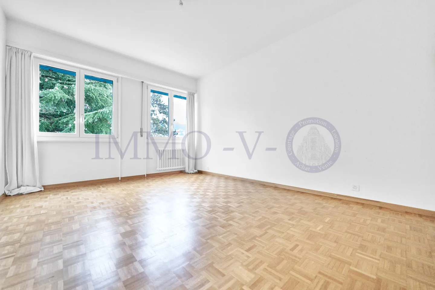 PULLY STRAND - GERÄUMIG UND HELL MIT BALKON-TERRASSE UND SEEBLICK - Foto 5 von 8