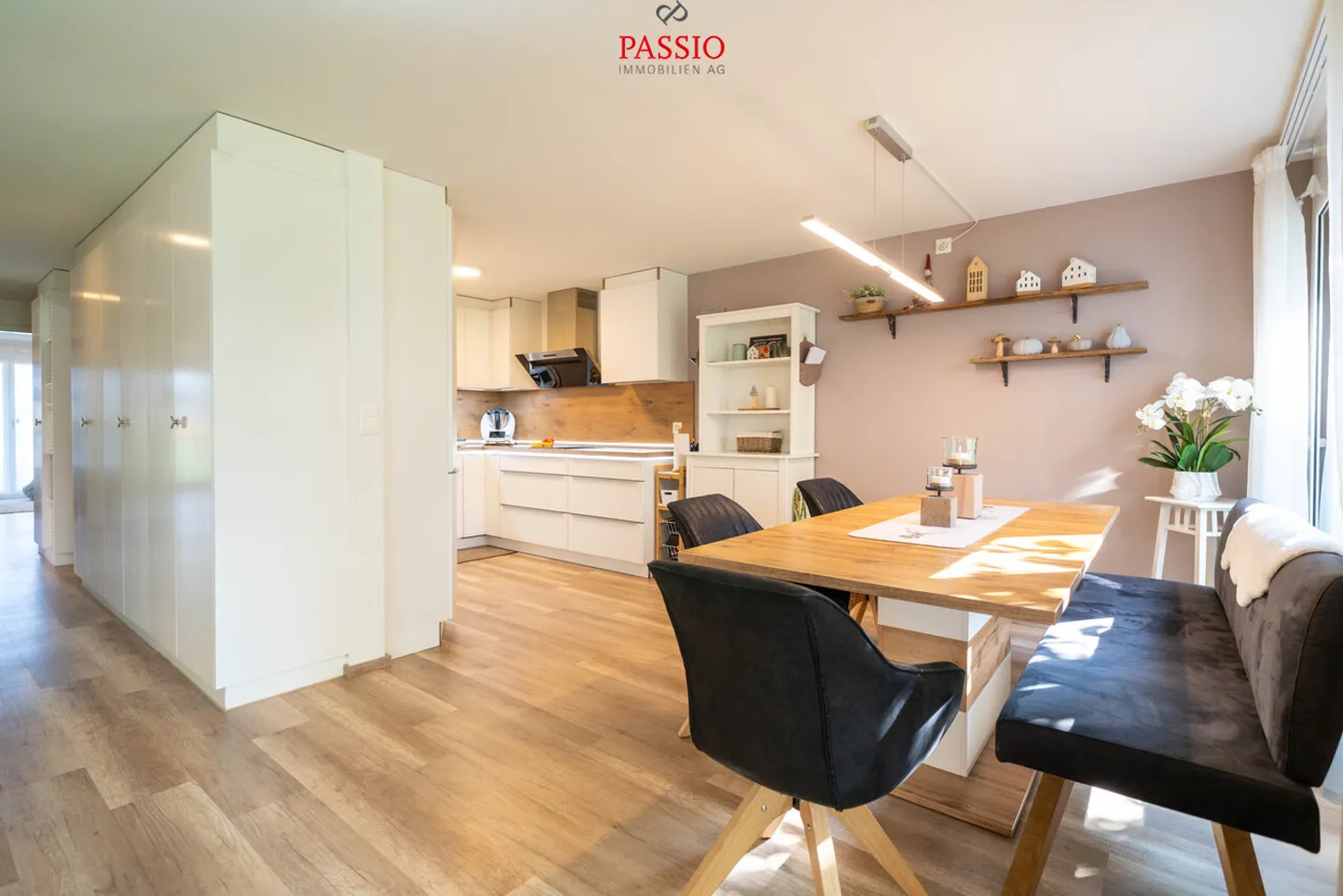 Appartement moderne de 4,5 pièces au rez-de-chaussée avec 2 espaces de détente dans un emplacement de choix - Photo 6 sur 27