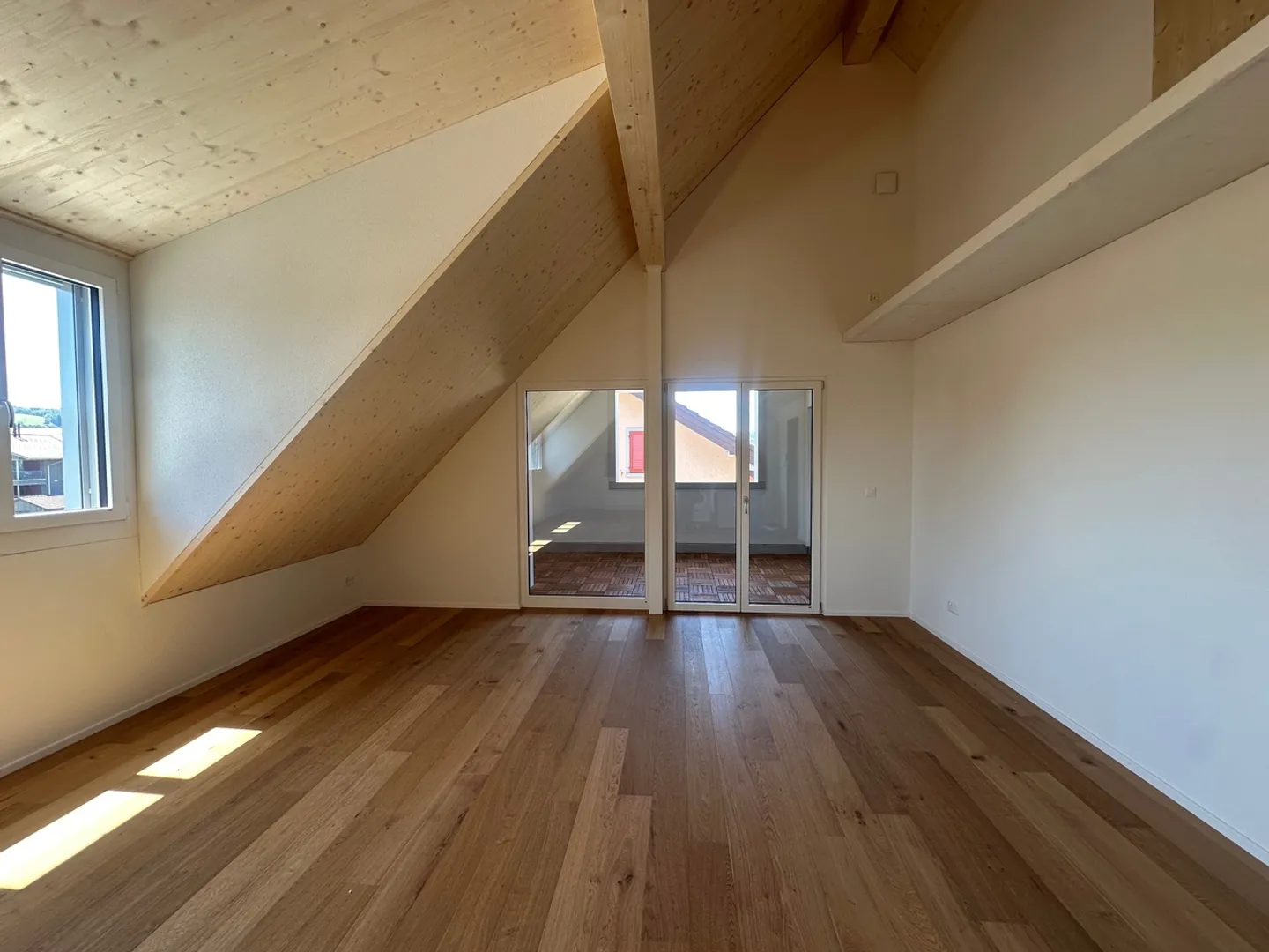 Appartamento mansardato ristrutturato di 3,5 locali a Waltenschwil - Foto 1 di 9