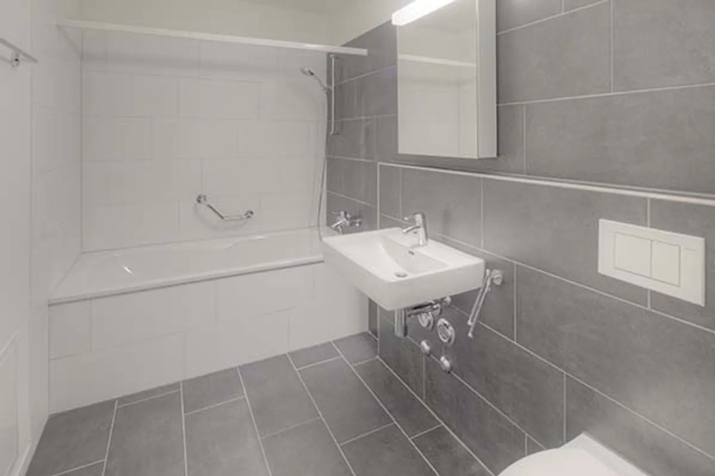 Stylish Maisonette Apartment - Photo 5 of 7