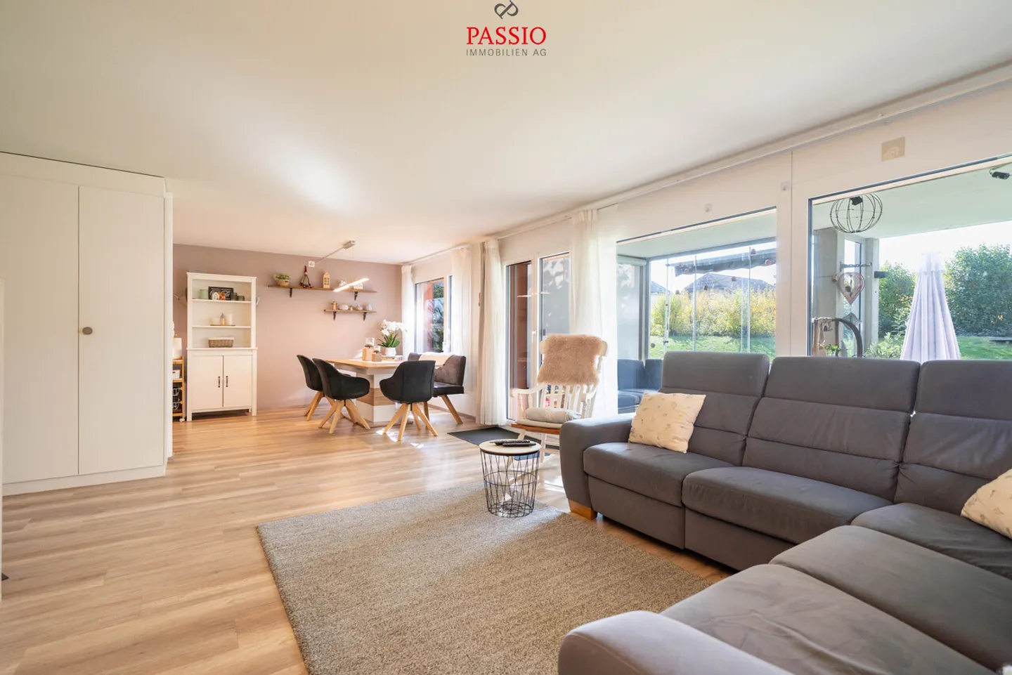 Appartement moderne de 4,5 pièces au rez-de-chaussée avec 2 espaces de détente dans un emplacement de choix - Photo 7 sur 27