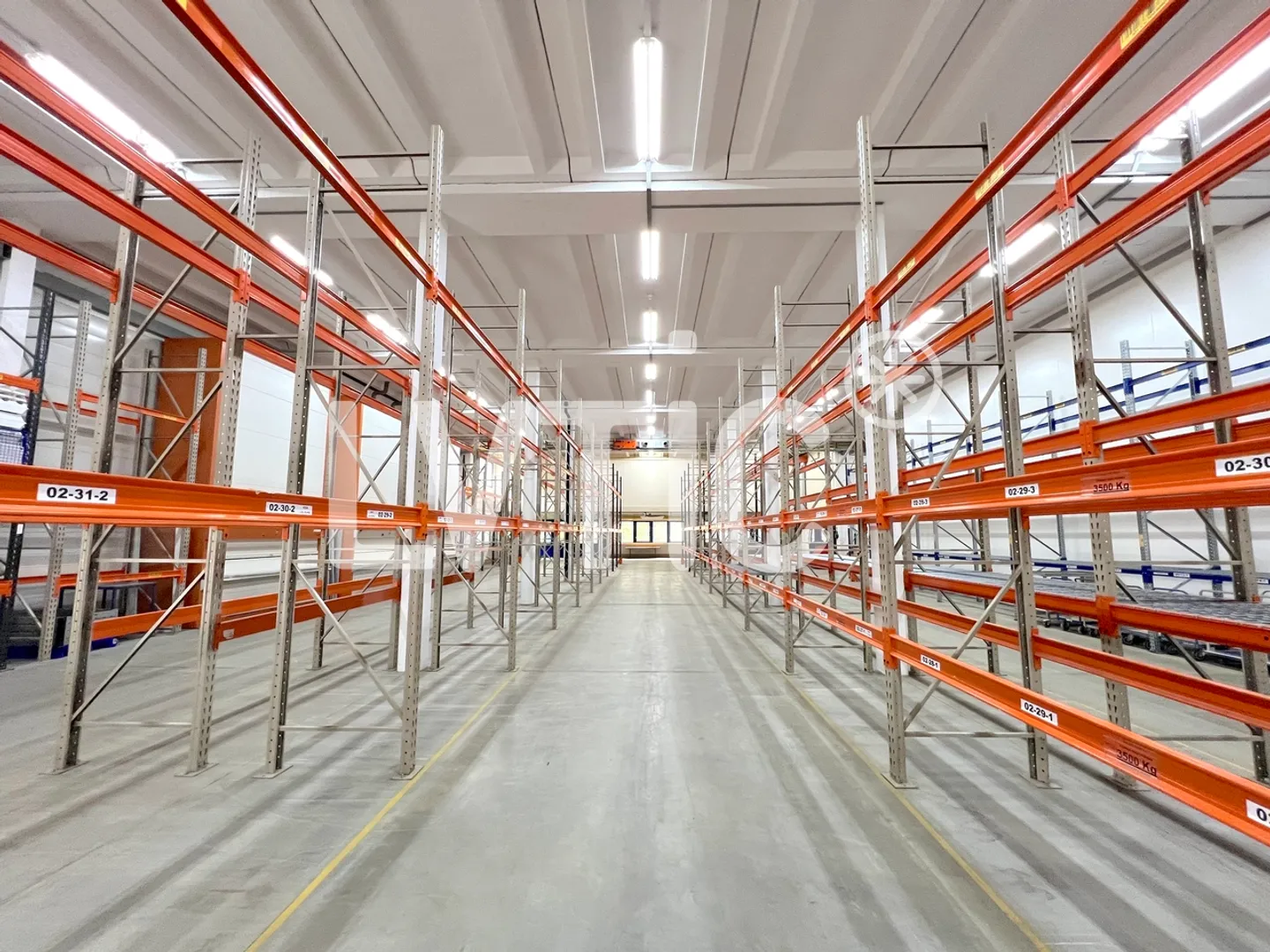 Sito industriale di 5500 m2 divisibili in affitto vicino a Nyon - Foto 1 di 13