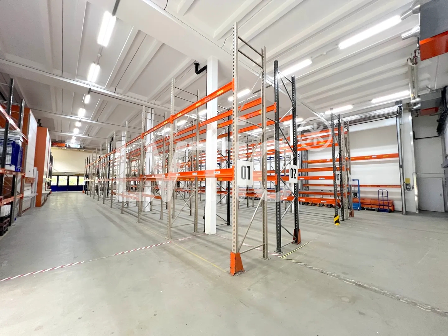 Sito industriale di 5500 m2 divisibili in affitto vicino a Nyon - Foto 2 di 13