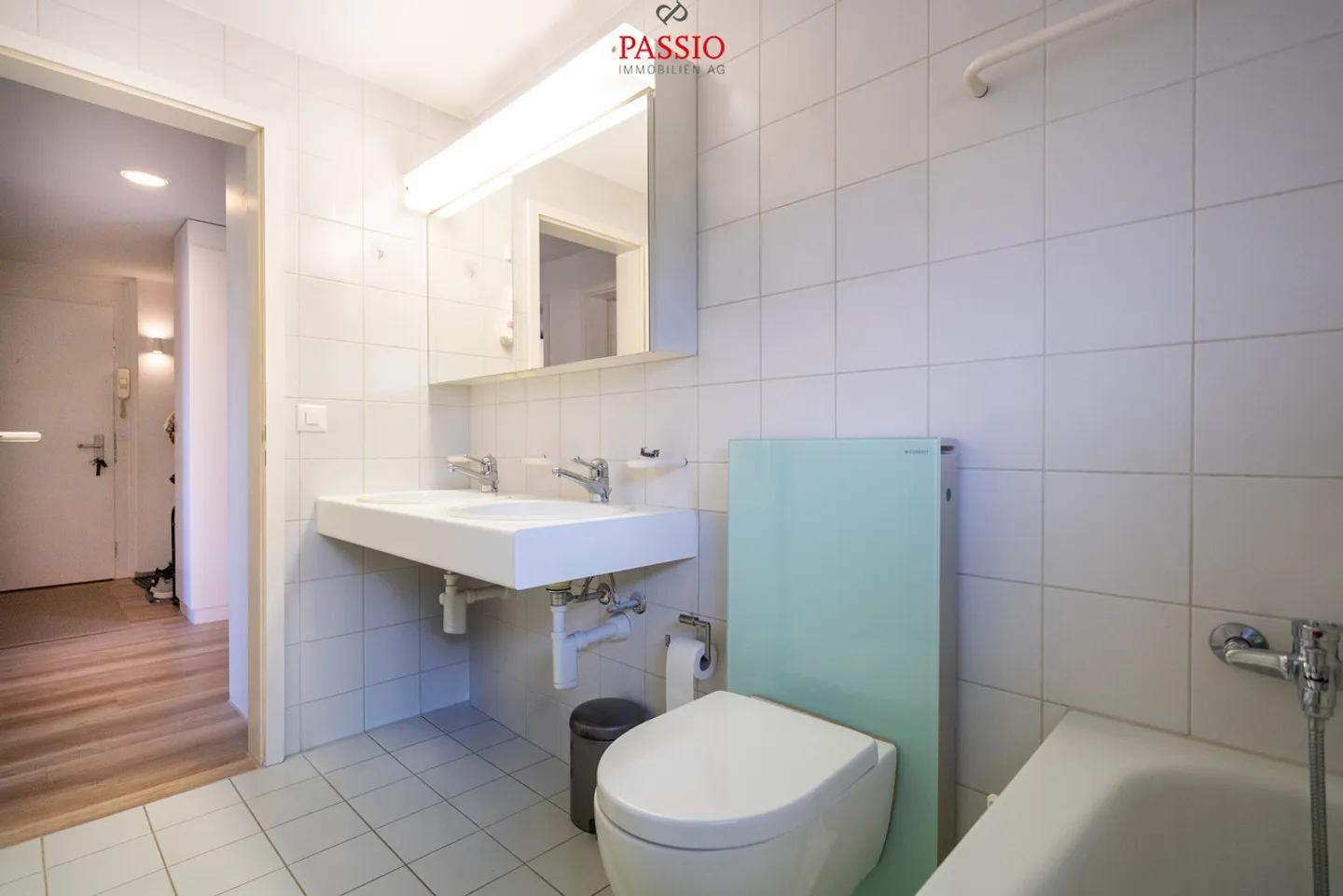 Appartement moderne de 4,5 pièces au rez-de-chaussée avec 2 espaces de détente dans un emplacement de choix - Photo 13 sur 27