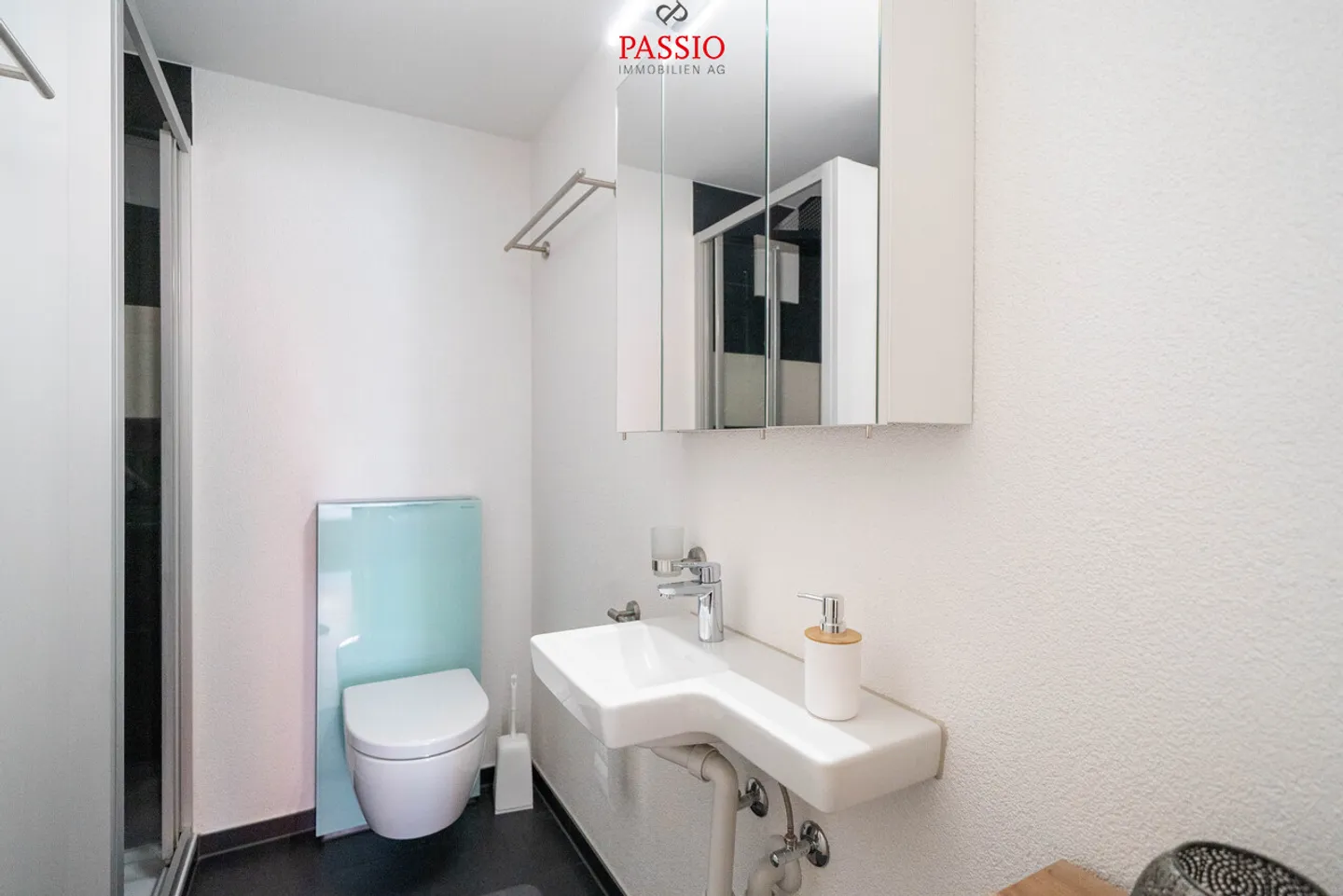 Appartement moderne de 4,5 pièces au rez-de-chaussée avec 2 espaces de détente dans un emplacement de choix - Photo 14 sur 27