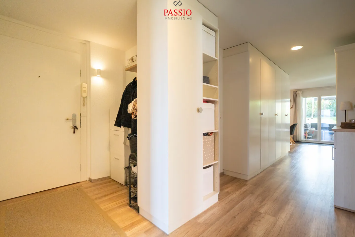 Appartement moderne de 4,5 pièces au rez-de-chaussée avec 2 espaces de détente dans un emplacement de choix - Photo 15 sur 27