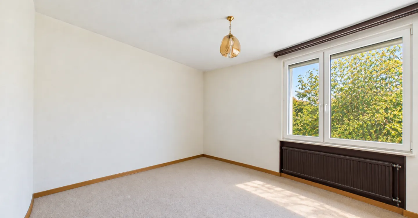 Espace de vie lumineux, balcon confortable et emplacement central ! - Photo 5 sur 9