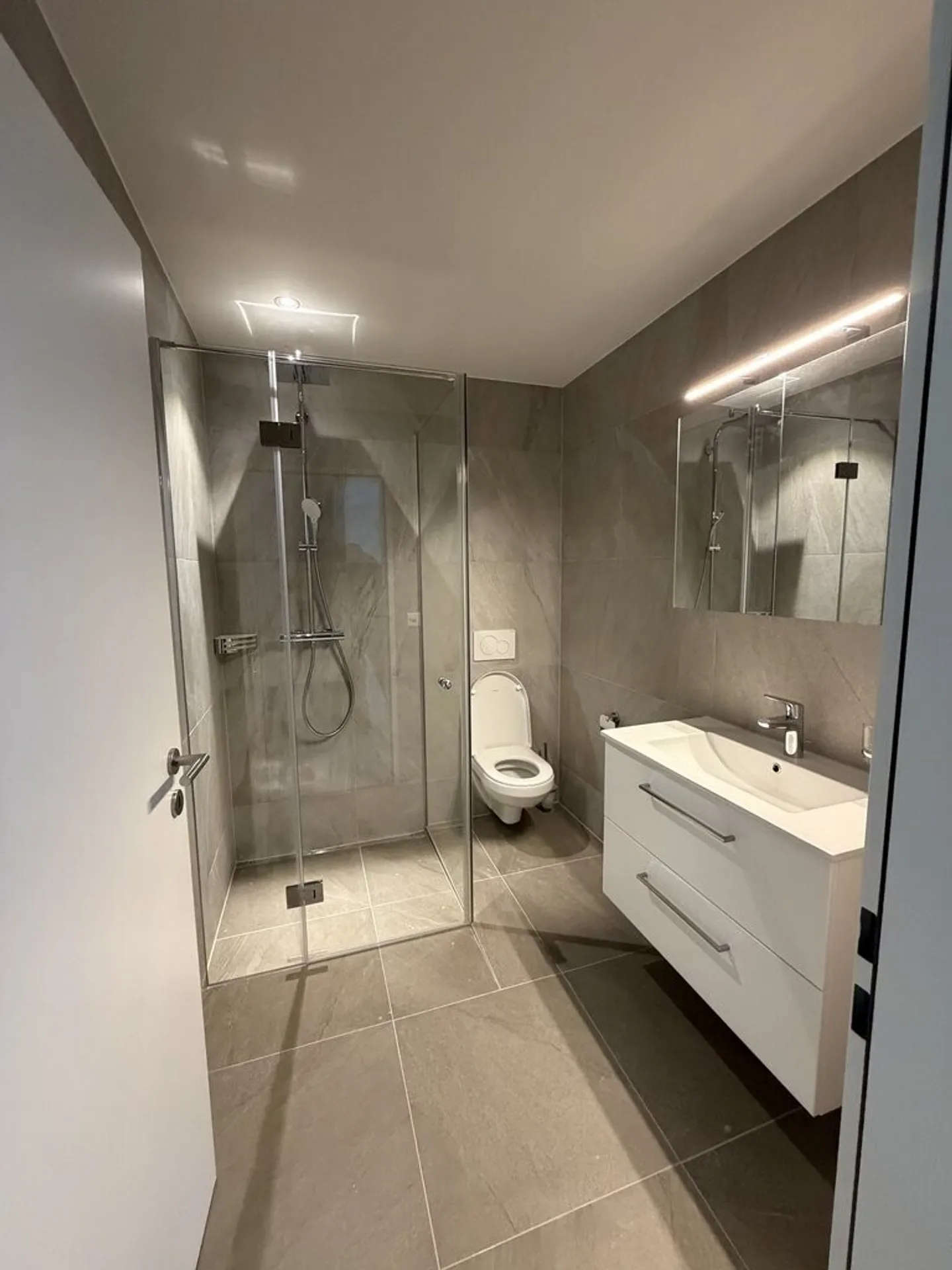 Espace de bureau/commercial attrayant dans un nouveau bâtiment, première occupation à Lucerne/Littau - Photo 5 sur 7