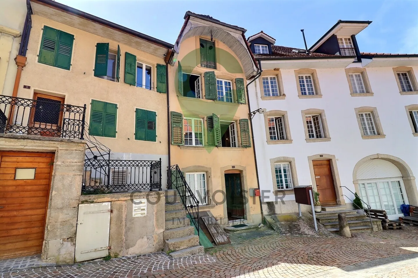 Village house with 6 rooms to renovate in the heart of Estavayer-le-lac - Photo 5 of 14