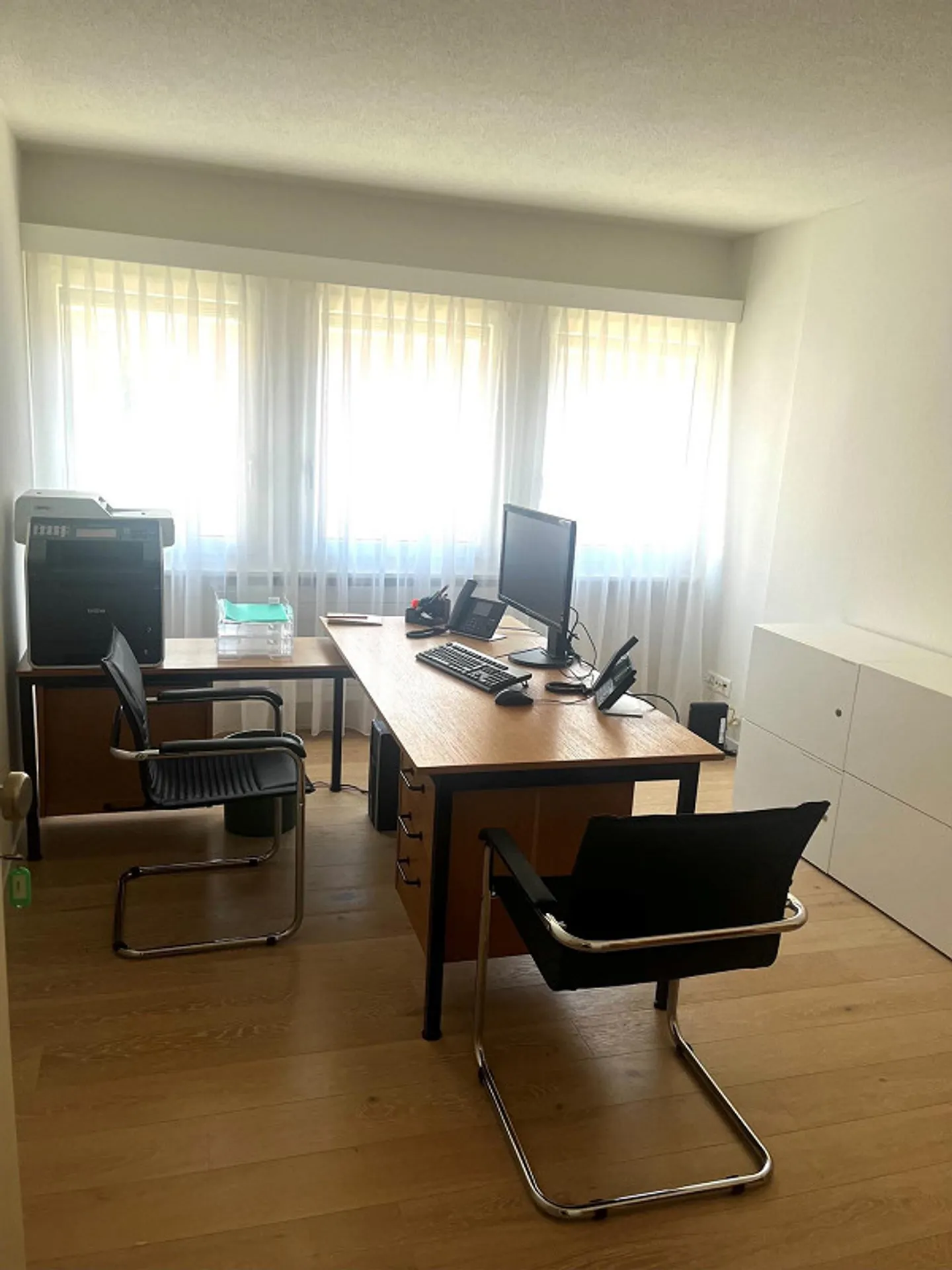 Office space for rent - Photo 1 of 2