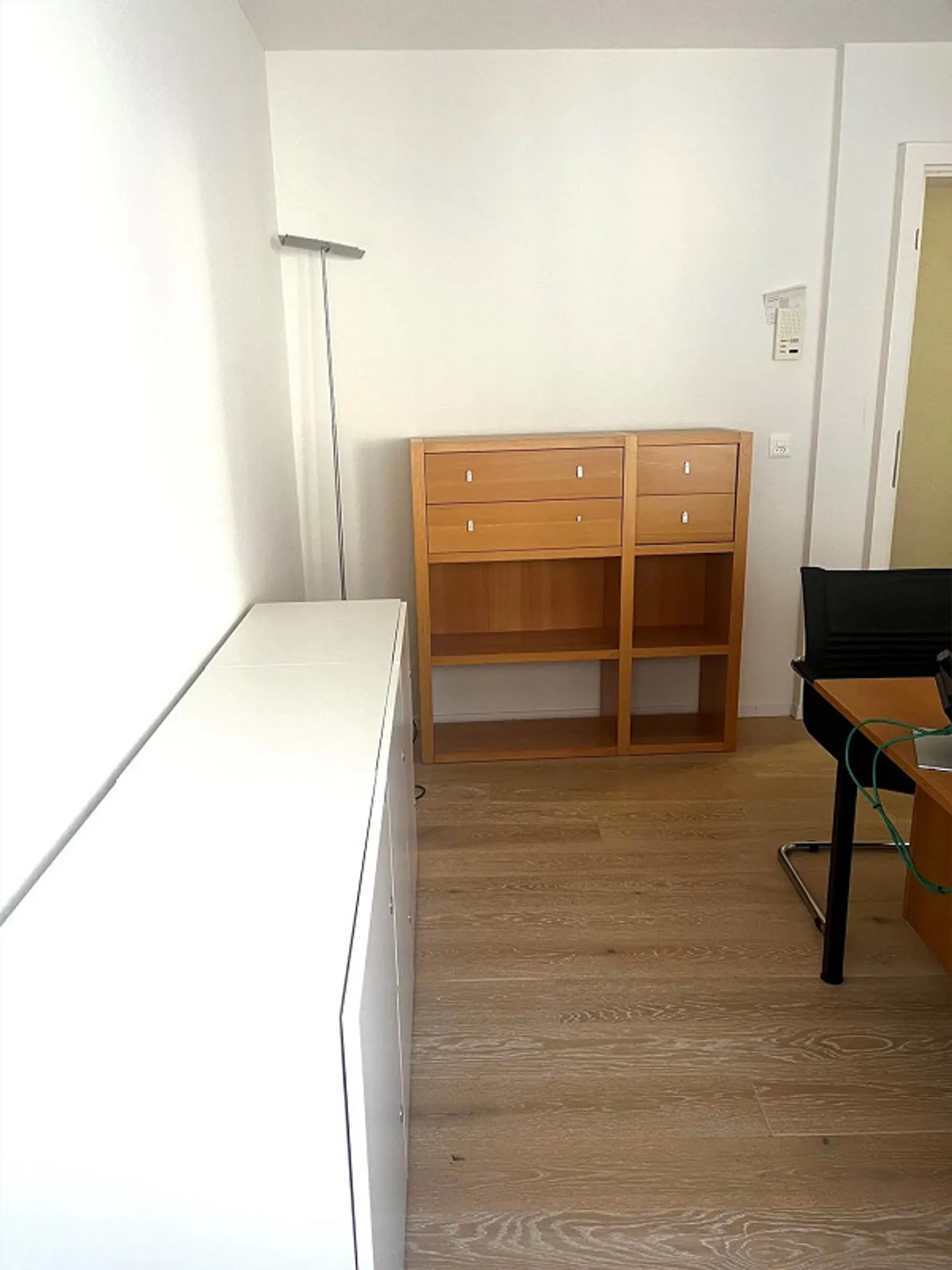 Office space for rent - Photo 2 of 2