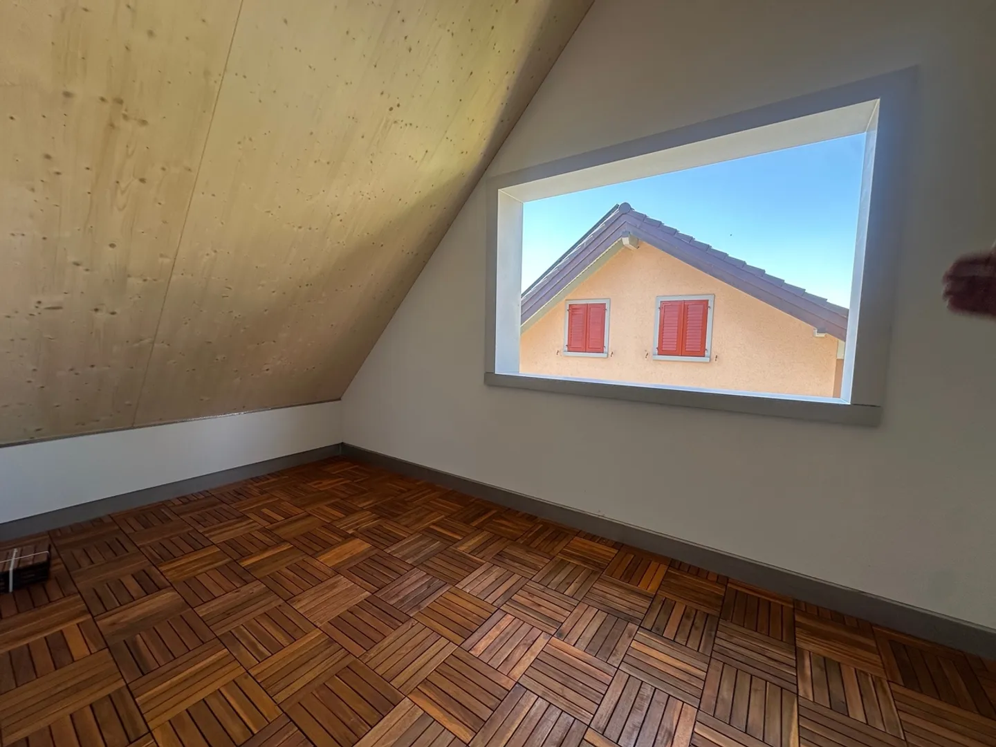 Appartamento mansardato ristrutturato di 3,5 locali a Waltenschwil - Foto 6 di 9