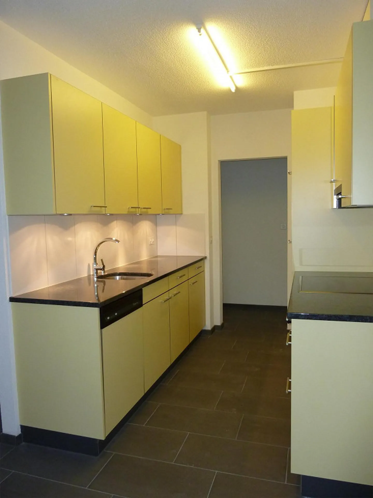 Appartement lumineux 4.5 pièces avec balcon - Photo 3 sur 8