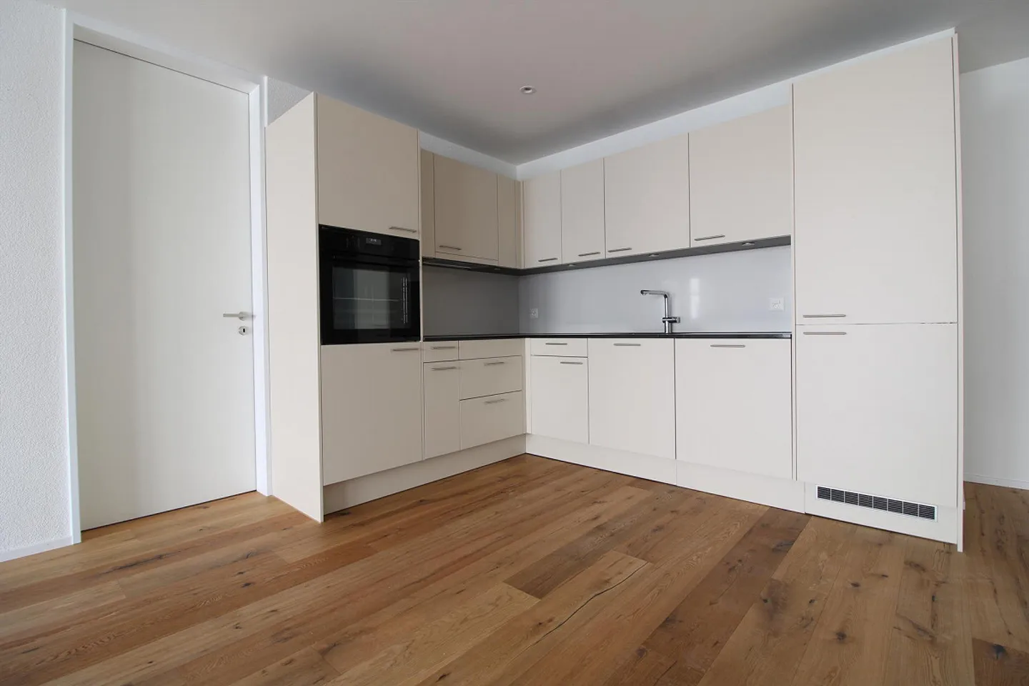 Appartement moderne de 3,5 pièces avec grand balcon - Photo 1 sur 5