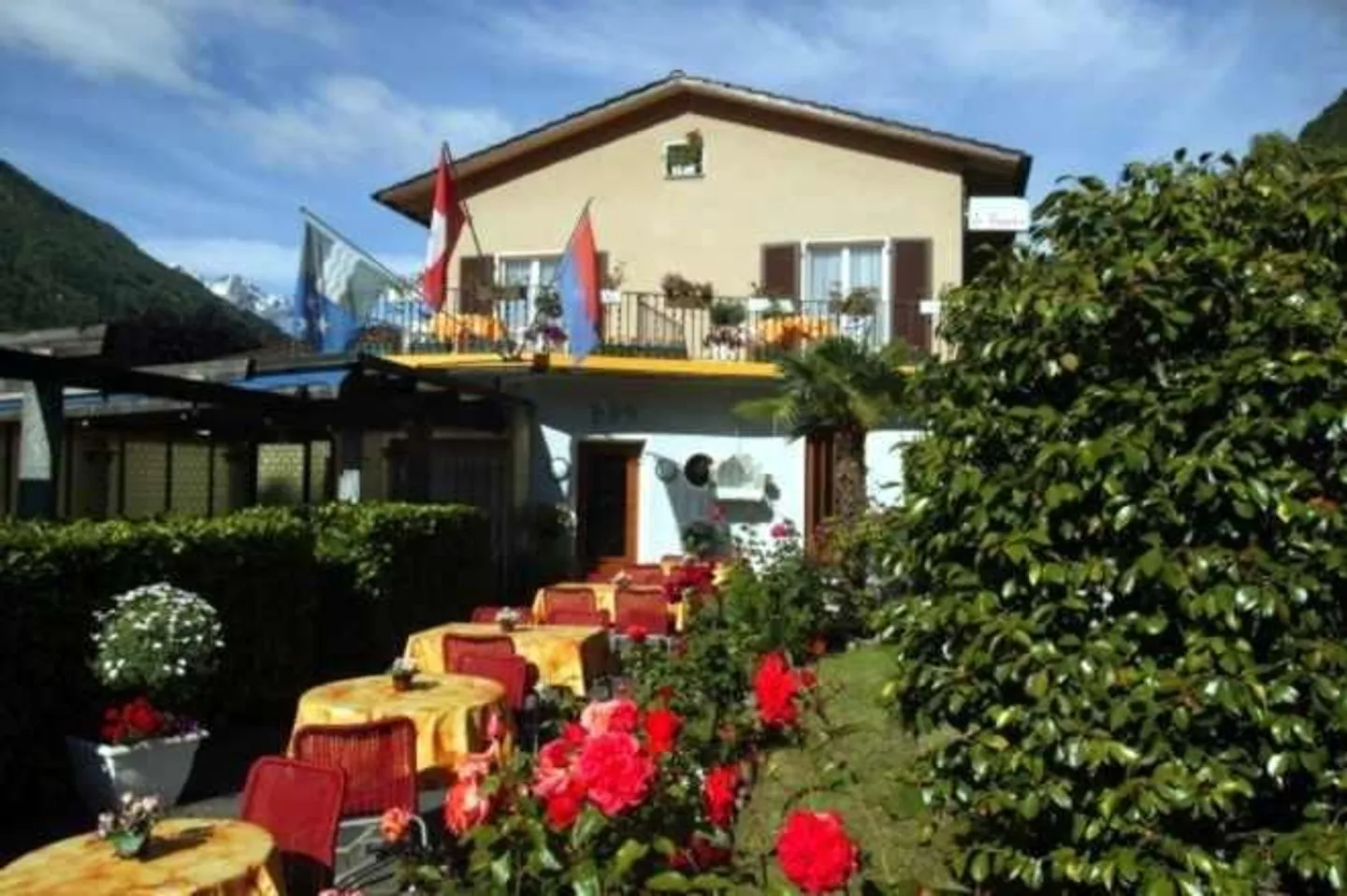 Charming Hotel-Restaurant in Cavigliano - Photo 1 of 9
