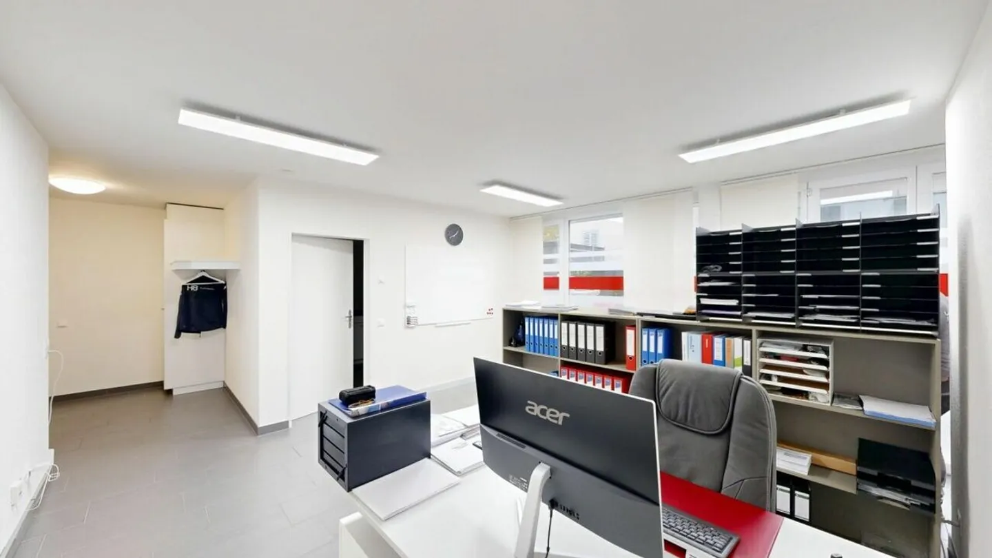 Spazio ufficio per la tua attività con parcheggio privato - Foto 4 di 10