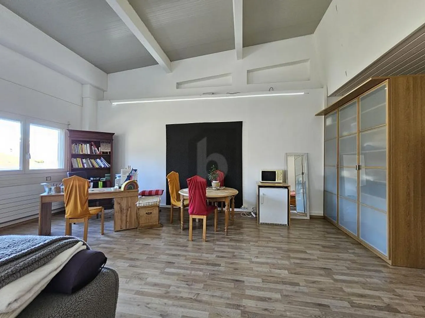 MODERNE SPACIEUX ET LUMINEUX - Photo 2 of 6