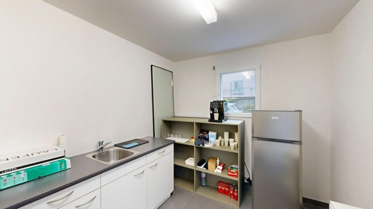 Spazio ufficio per la tua attività con parcheggio privato - Foto 8 di 10