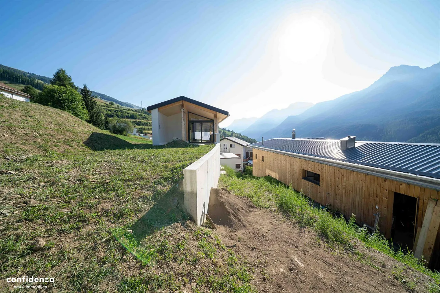 Maison individuelle neuve exclusive avec panorama à Scuol - résidence principale en haut de la colline - Photo 3 sur 13