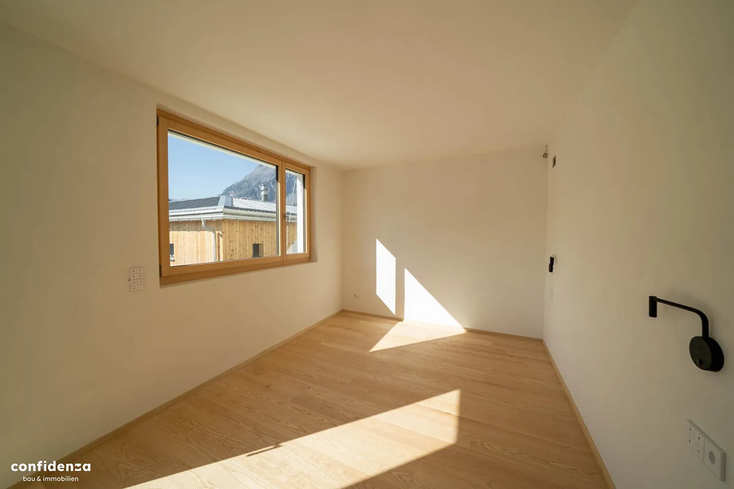 Maison individuelle neuve exclusive avec panorama à Scuol - résidence principale en haut de la colline - Photo 8 sur 13