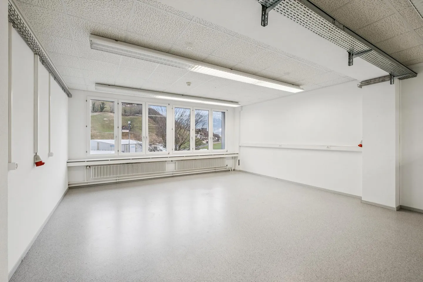 Travailler au bord du lac : des espaces de bureau bien pensés dans un cadre magnifique - Photo 3 sur 8