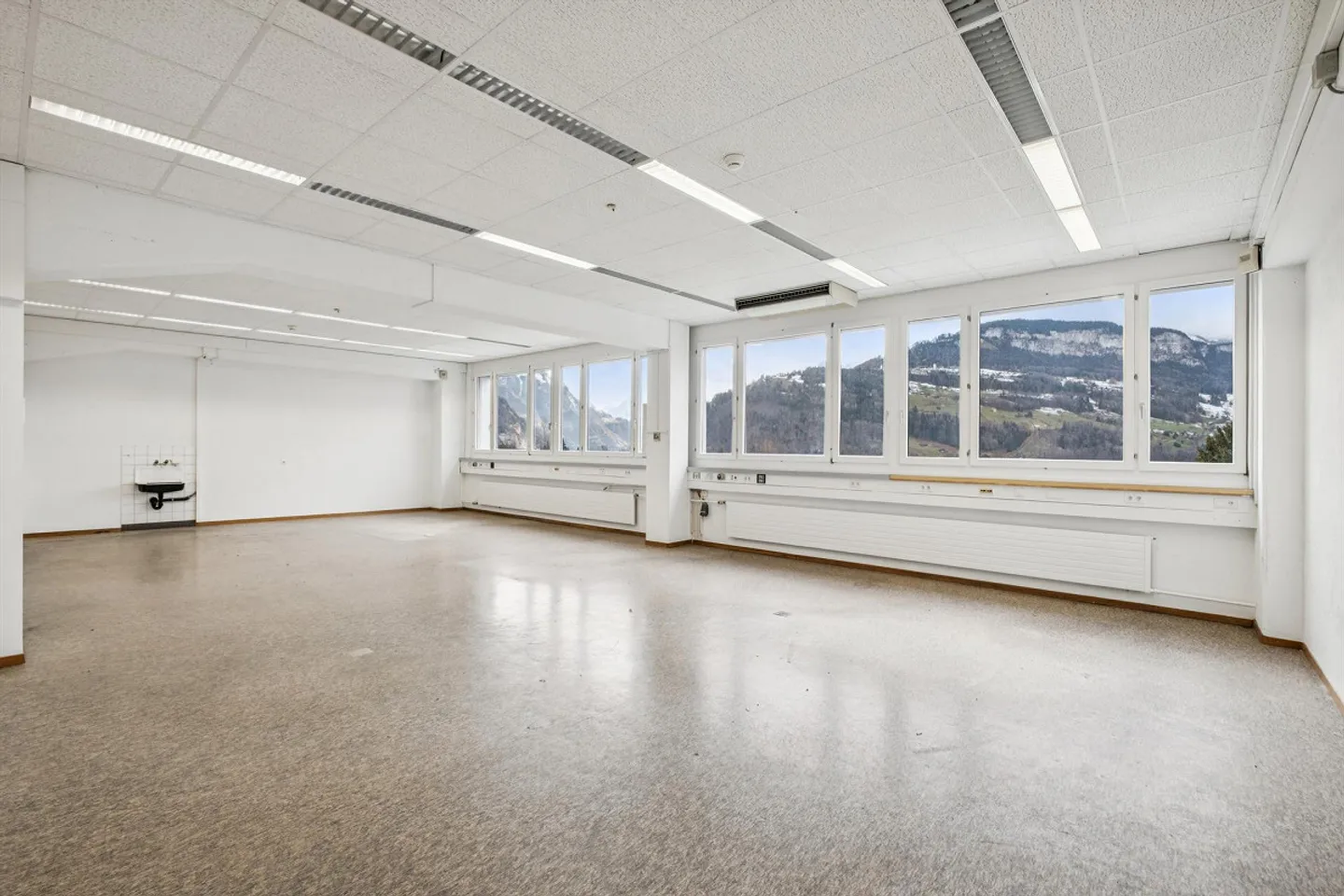 Travailler au bord du lac : des espaces de bureau bien pensés dans un cadre magnifique - Photo 5 sur 8