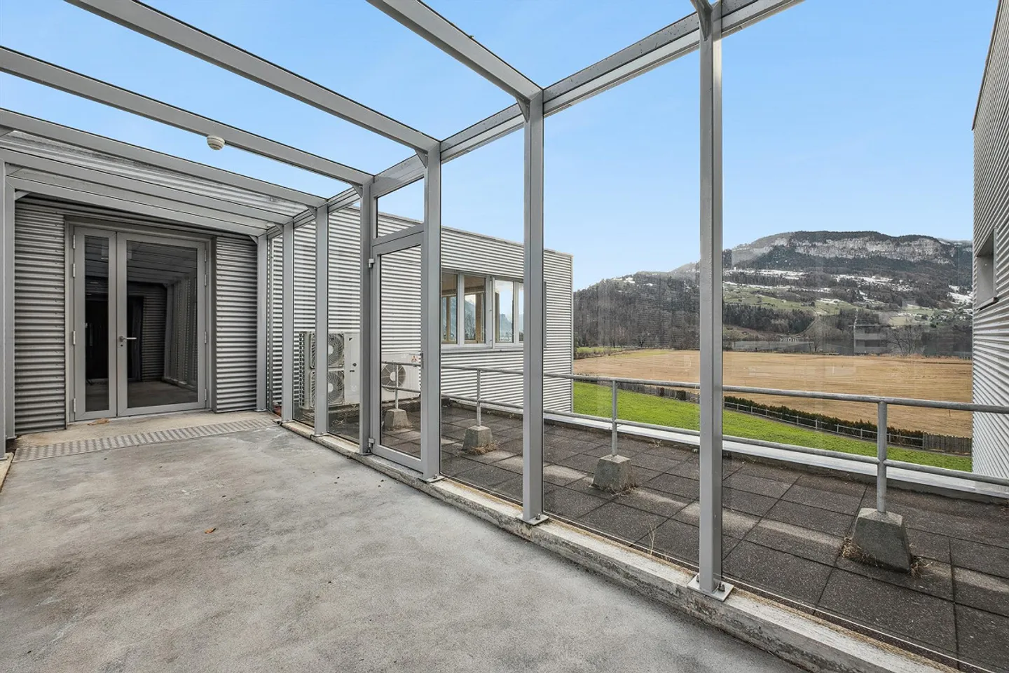 Travailler au bord du lac : des espaces de bureau bien pensés dans un cadre magnifique - Photo 6 sur 8