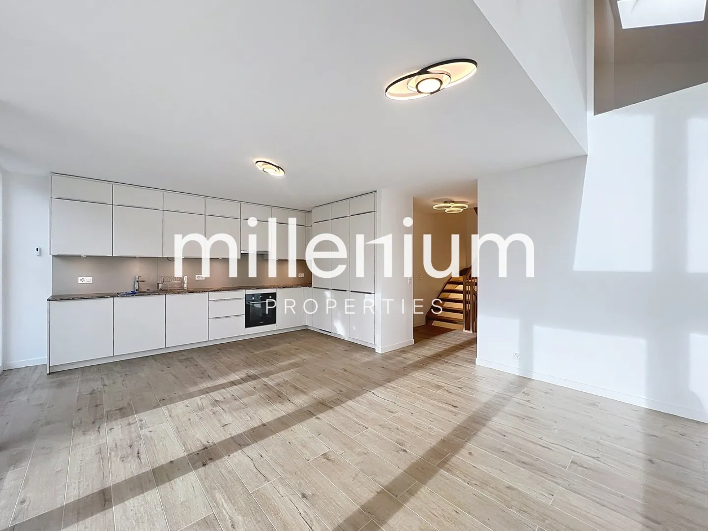 Moderne Doppelhaushälfte mit unabhängigem Studio - Foto 3 von 18