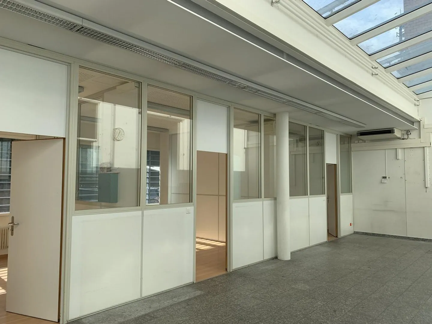 Locali commerciali con il fascino dell'antico - Foto 4 di 8